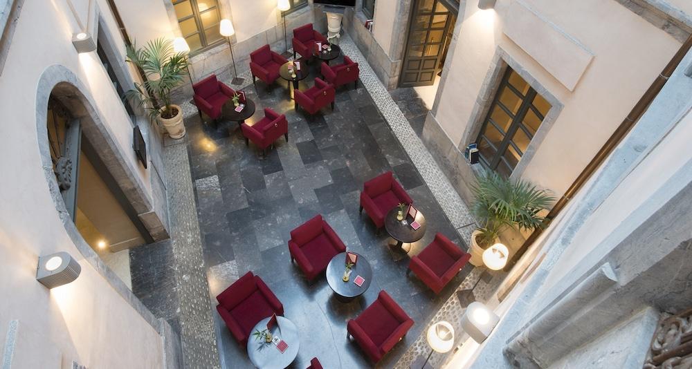 Palacio De Aviles Affiliated By Melia Exterior foto The lobby of the hotel
