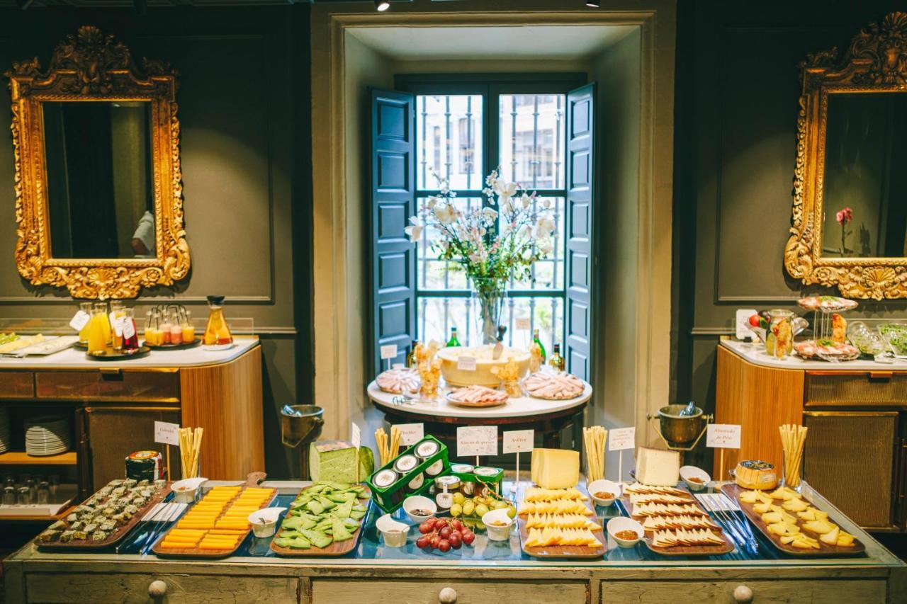 Palacio De Aviles Affiliated By Melia Exterior foto A buffet at a hotel