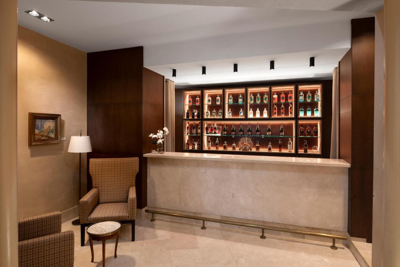 Palacio De Aviles Affiliated By Melia Exterior foto A bar in a hotel