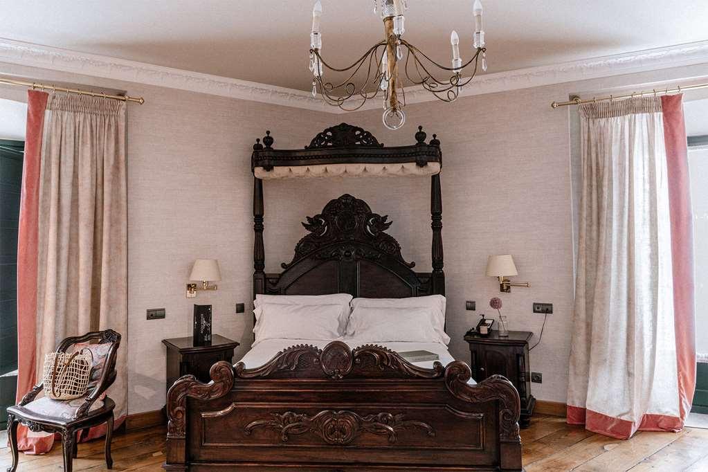 Palacio De Aviles Affiliated By Melia Cameră foto A bedroom at the hotel